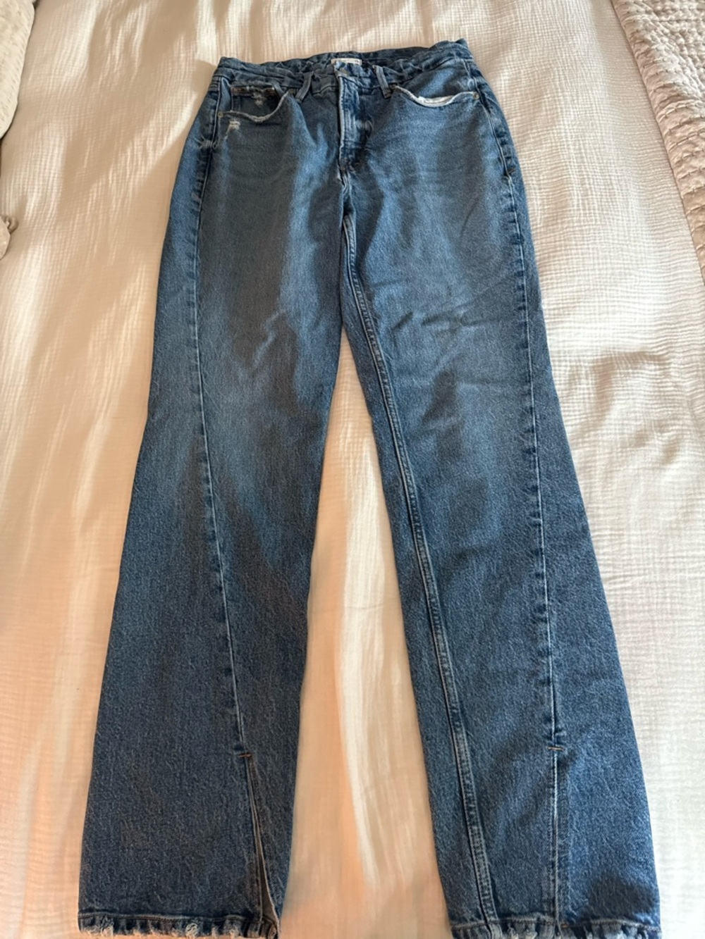 Good American Angle-Bottom Slit Denim Jeans in Dark Blue